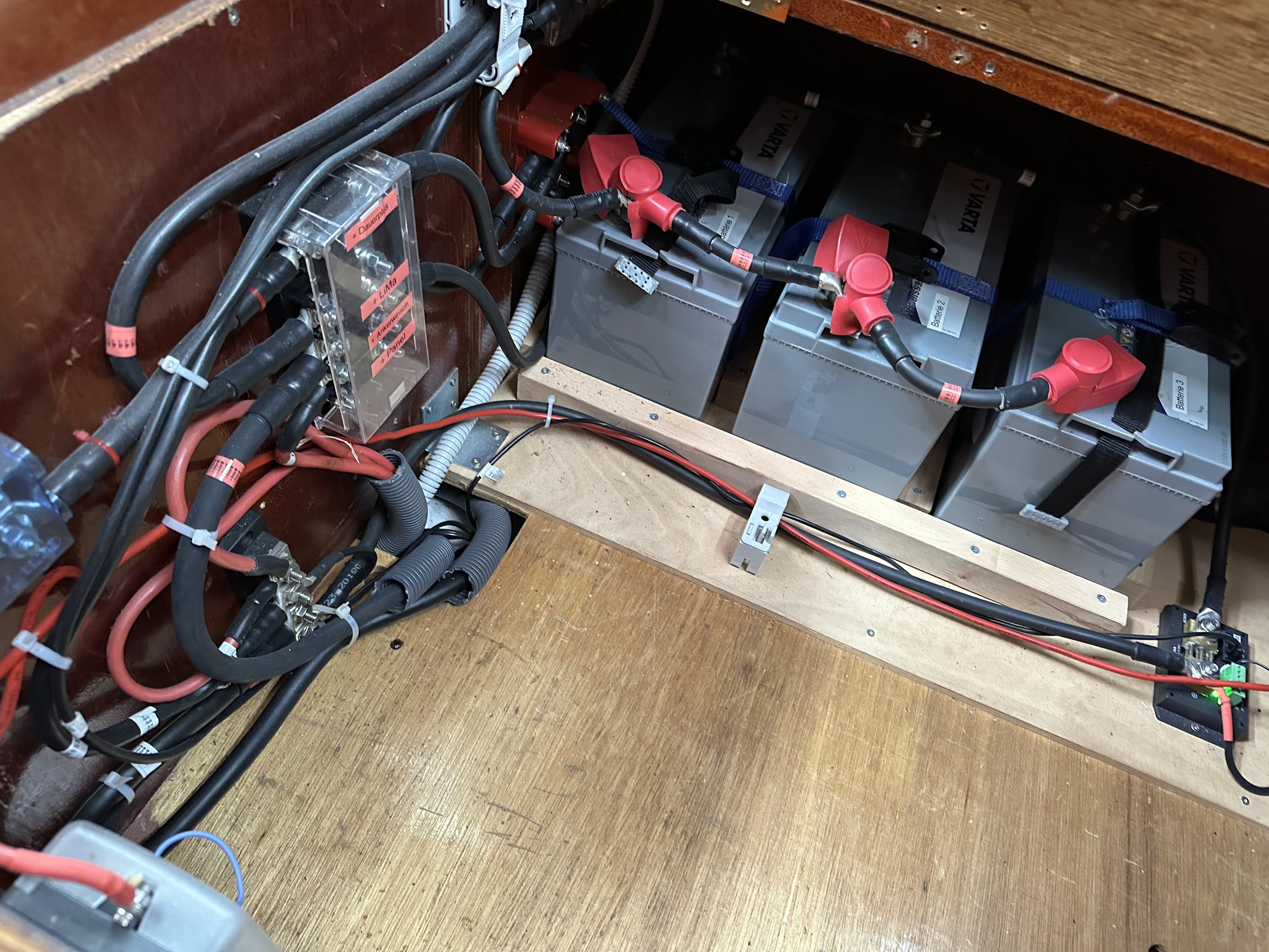 12V Versorgungsleitungen und Absicherung